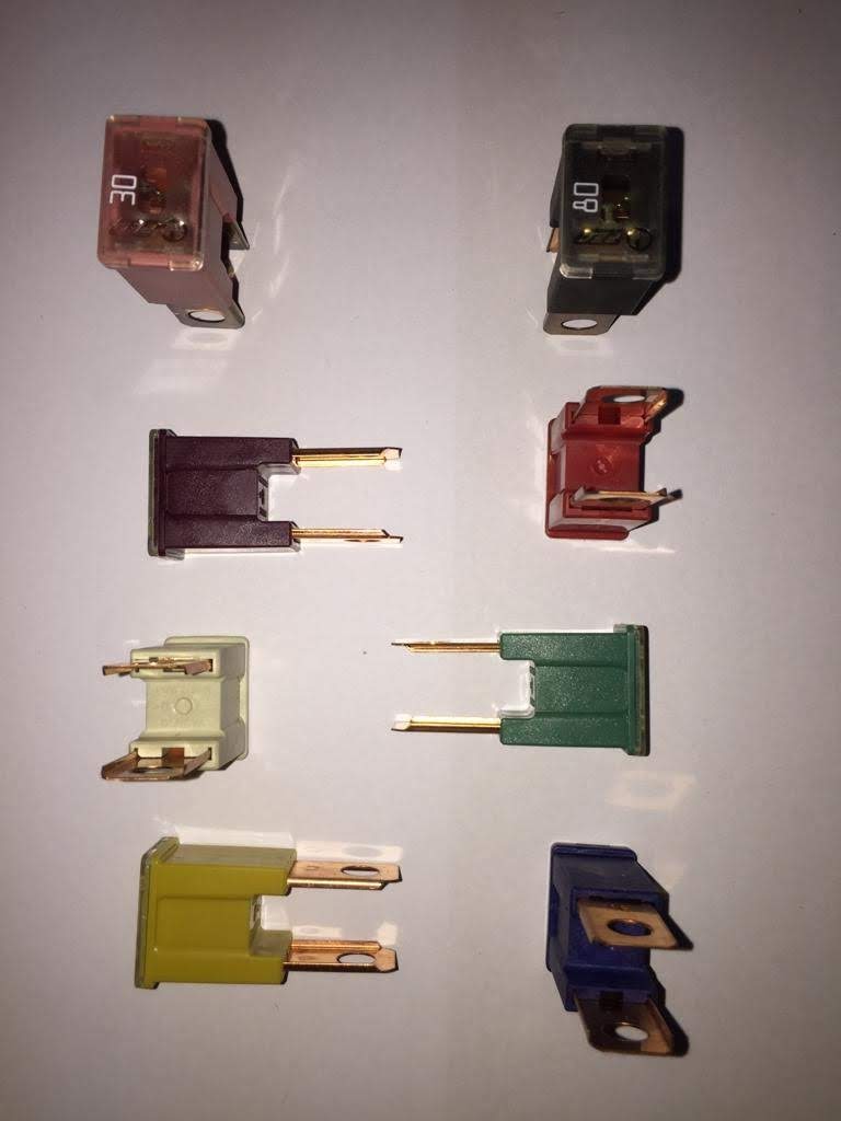 WhatsApp Image 2021-04-30 at 8.24.31 PM PACIFIC/LITTEL SLOW BLOW FUSE BT TYPE (MALE) 120 AMP (10 PIECE)