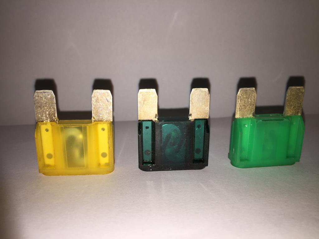 WhatsApp Image 2021-04-30 at 8.24.47 PM PACIFIC/LITTEL AUTO/BLADE FUSE 15 AMP (100 PIECE)